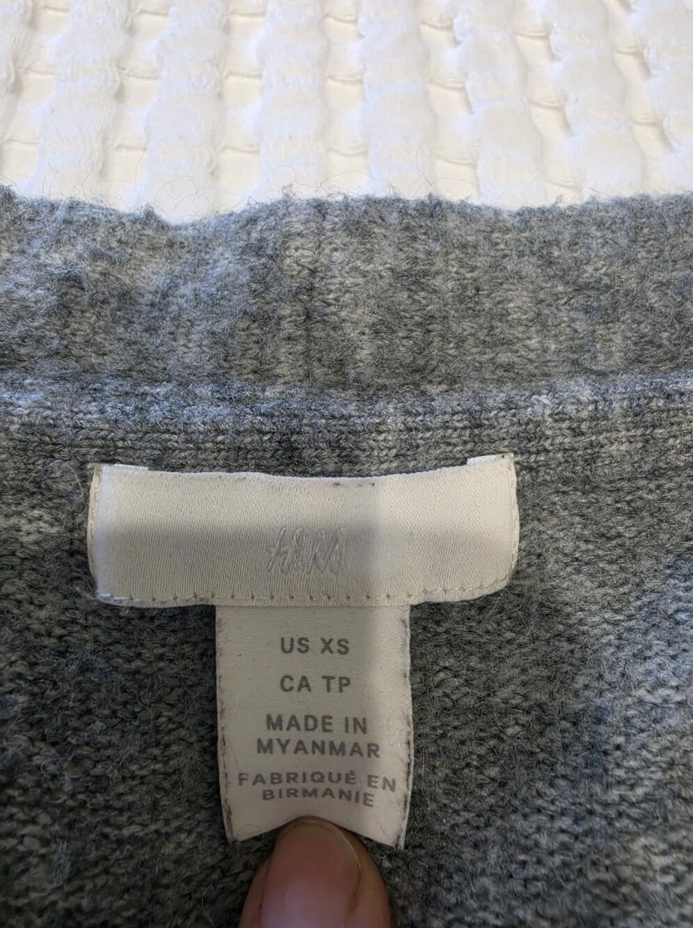 H&M Gray Wool Blend V-Neck Sweater XS Long Ribbed Cuffs - Picture 4 of 7